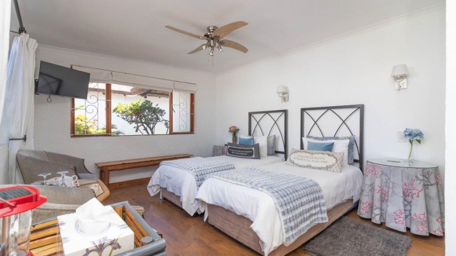 7 Bedroom Property for Sale in Westcliff Western Cape